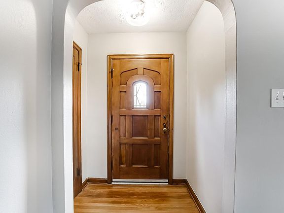 3rd image of 4147 Broadway