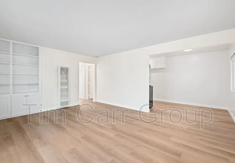 121 E Bay St #D — Photo 9