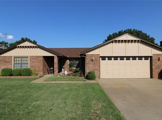 1924 Stonehenge Dr, Bartlesville, OK 74006