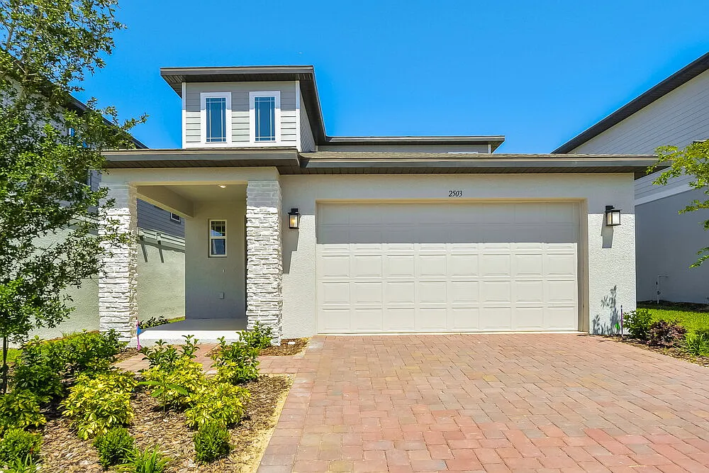 4 bed, 2.5 bath, 2082 sqft, $2,790 — Photo 1