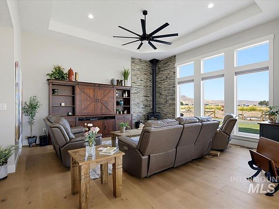 5th image of 418 Skyview Ln