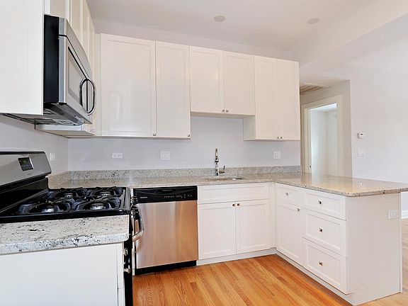 4th image of 3610 N Oakley Ave