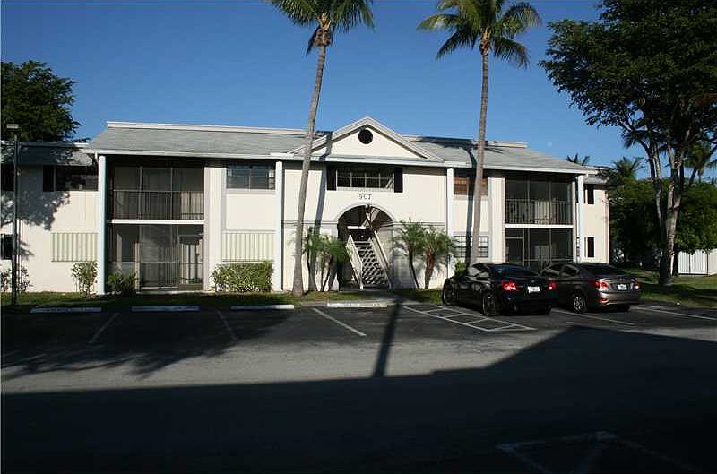 1st image of 907 NE 199th St APT 205
