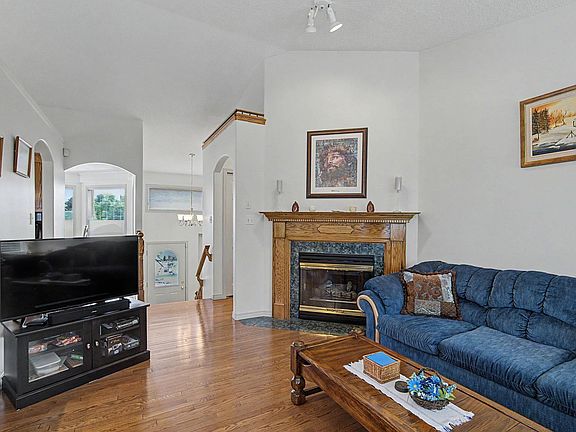 3rd image of 6 Chancery Way