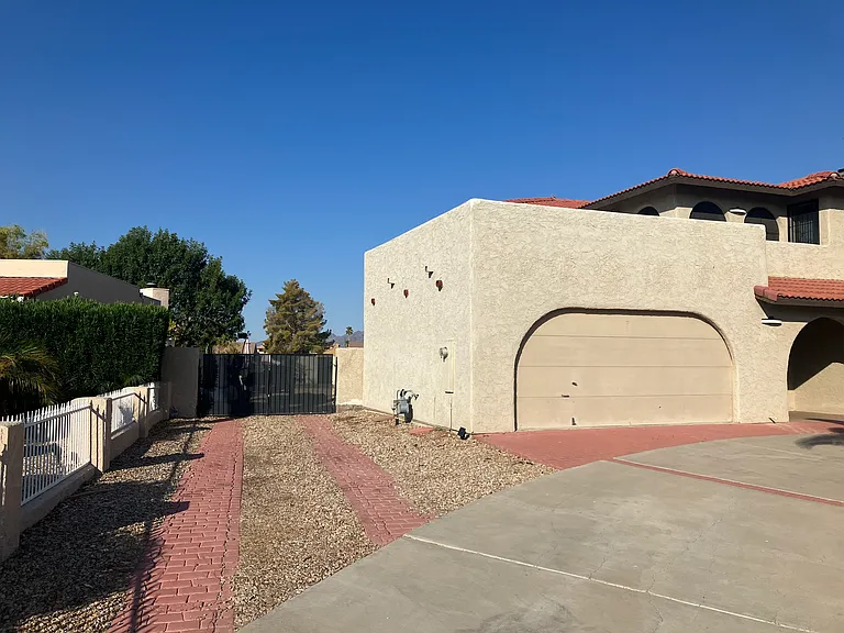 2887 Country Club Plz — Photo 4