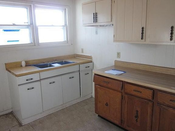2nd image of 3554 Garden Ave