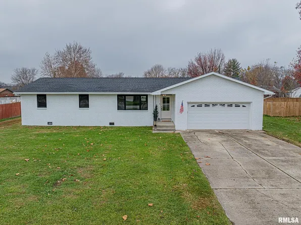 1717 N Broadway Ave, Salem, IL 62881