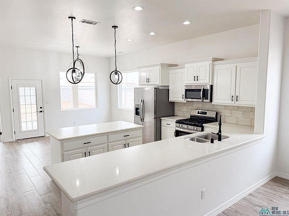 4th image of 915 Pima Dr