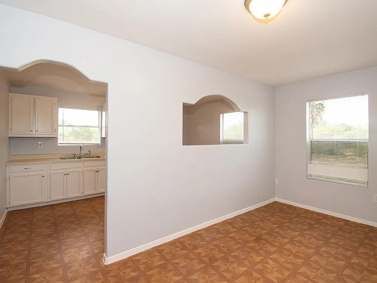 12525 N Interstate Highway 35 — Photo 6