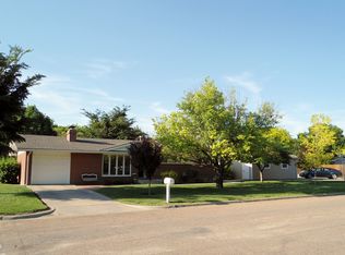 1007 Crestline Dr, Garden City, KS 67846