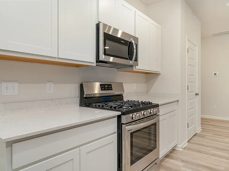 1052 Baltusrol Ln — Photo 10