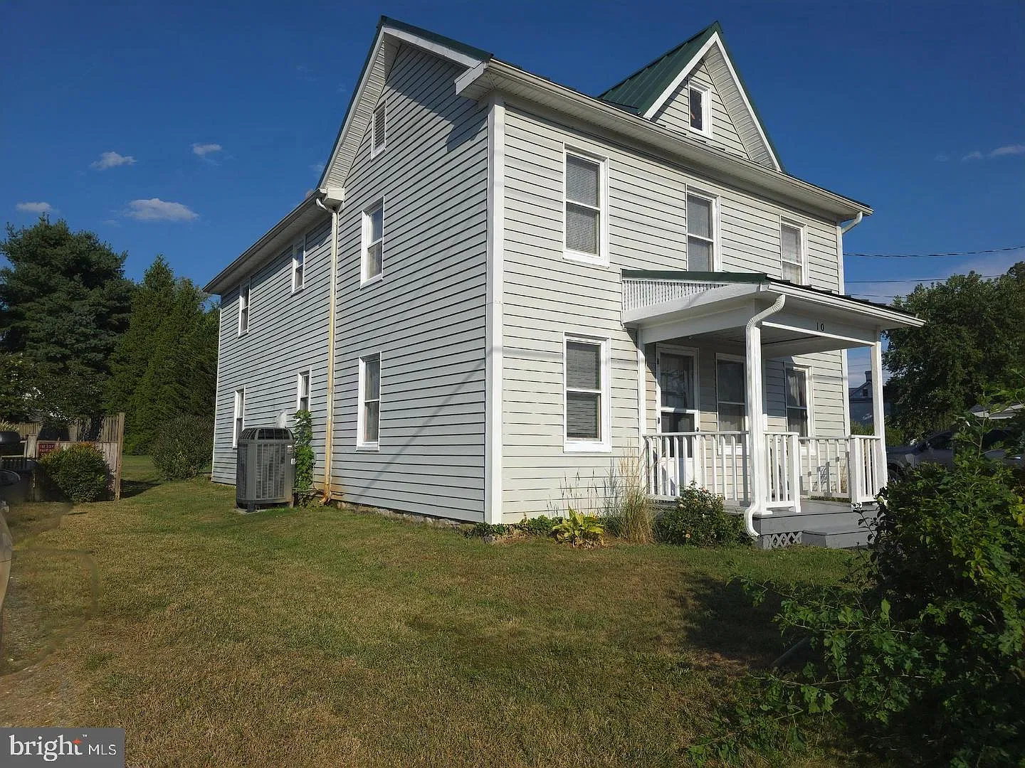 3 bed, 2.0 bath, 1764 sqft, $2,300 — Photo 3