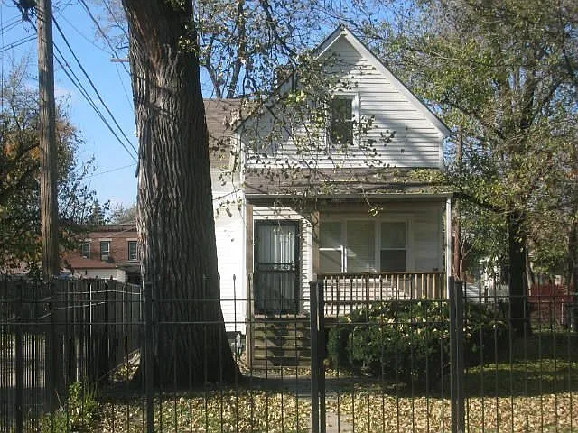 11744 S La Salle St photo 1