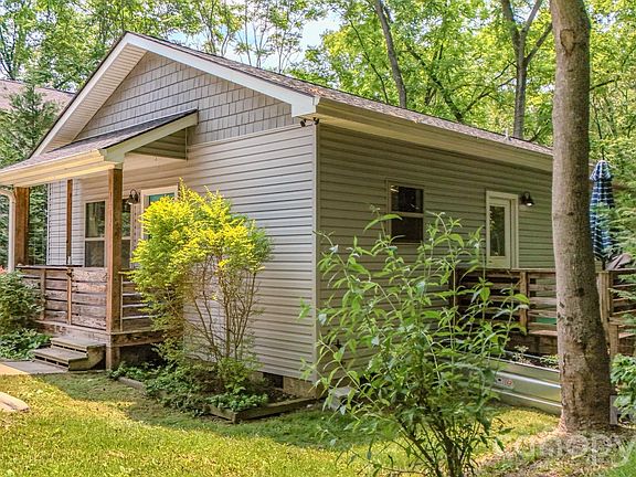 3rd image of 136 Old County Home Rd