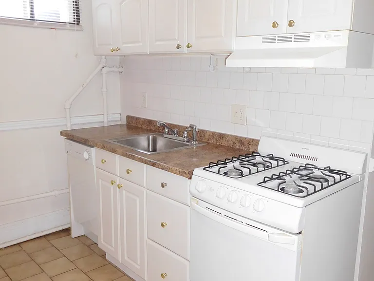 56 Gardner St — Photo 13