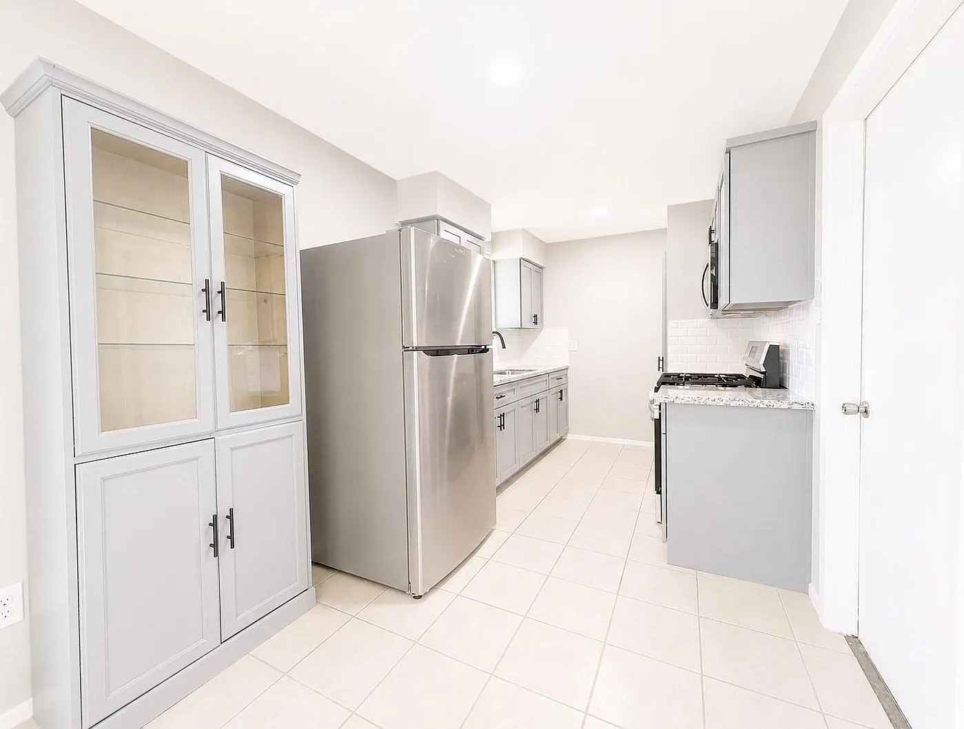 3 bed, 1.5 bath, 1082 sqft, $1,700 — Photo 4