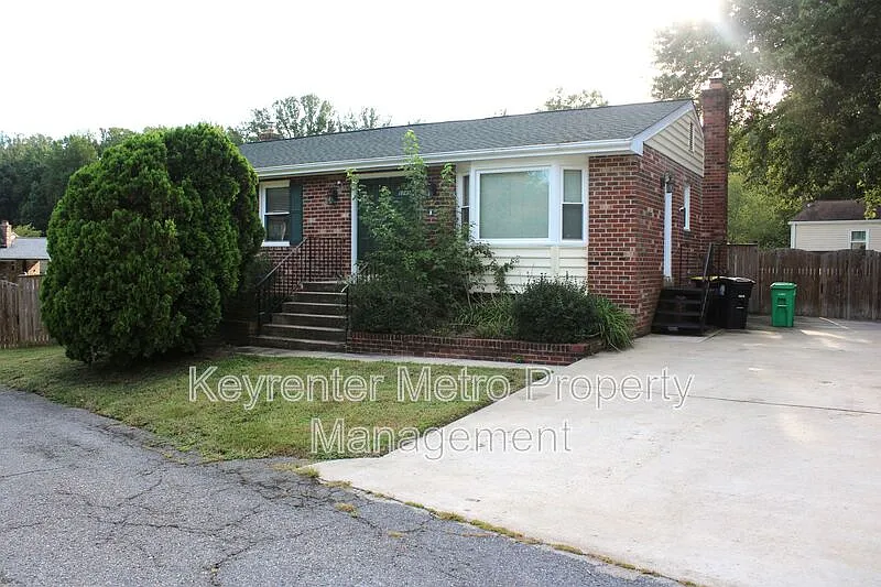 3 bed, 3.5 bath, $3,200 — Photo 2