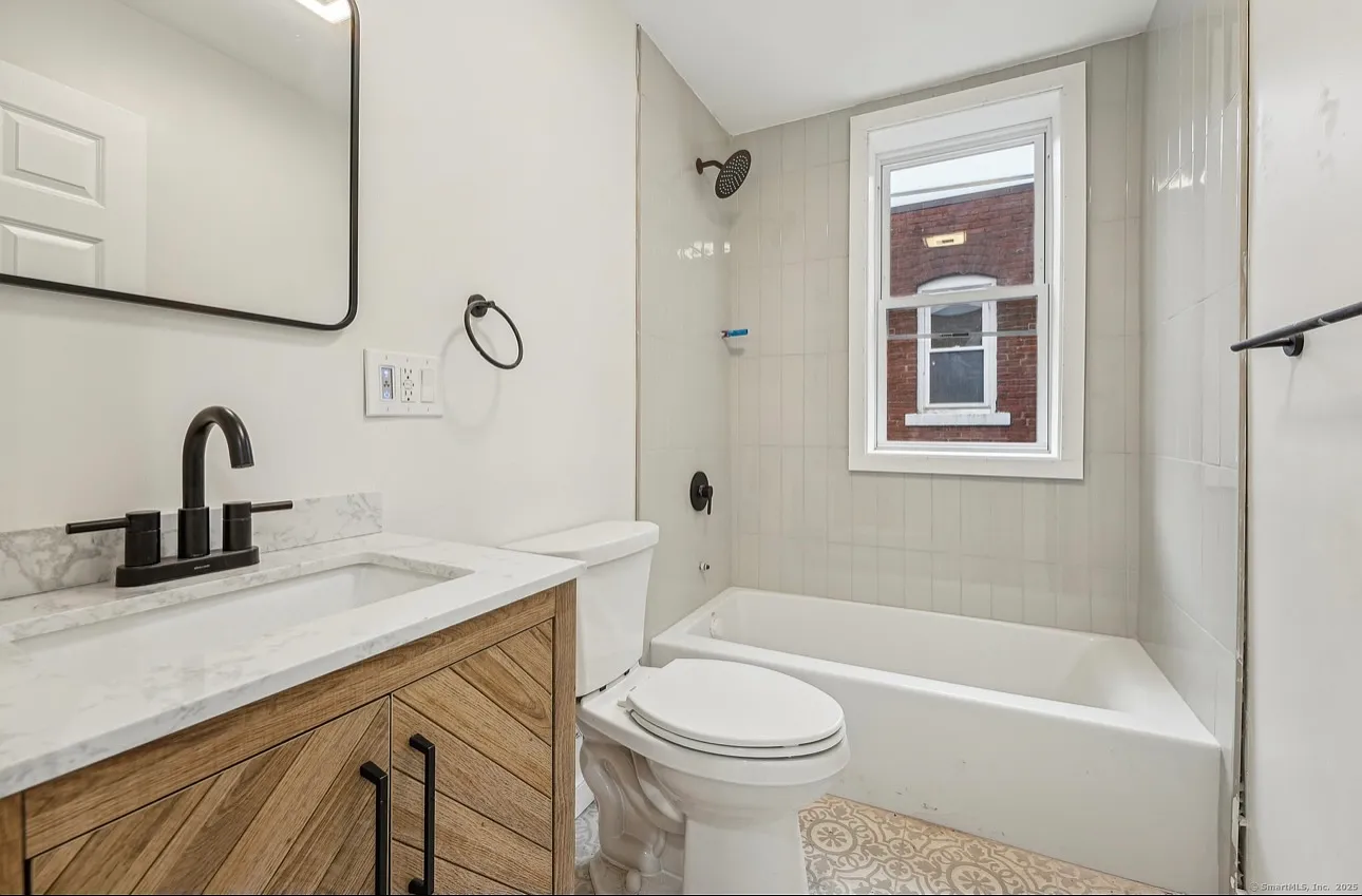 3 bed, $2,100 — Photo 2