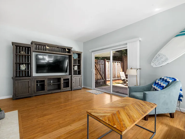 153 Bar Harbor Ct — Photo 2