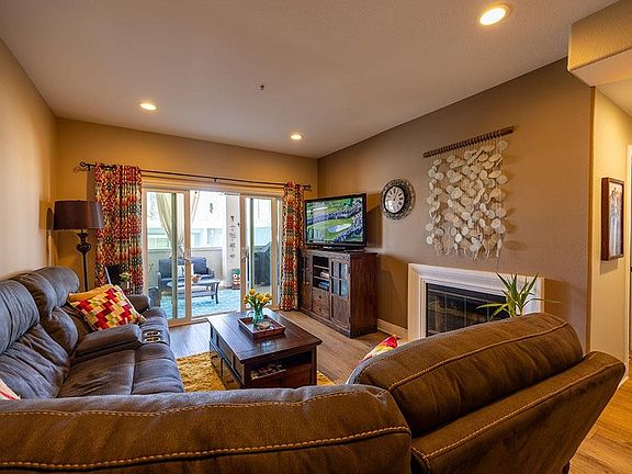3rd image of 1516 Pacific Coast Hwy APT 202