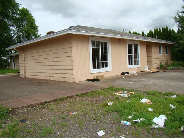 2nd image of 8600 S Highway 211