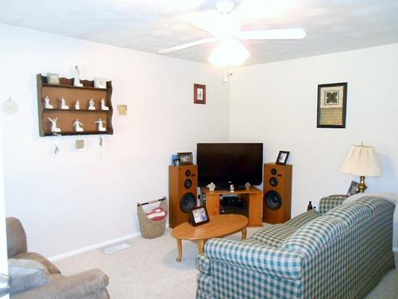 4th image of 1100 N Lake Terrace Dr