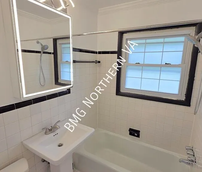 6413 Berkshire Dr — Photo 17