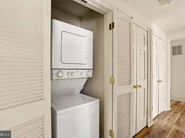 347 Nassau St #B — Photo 11