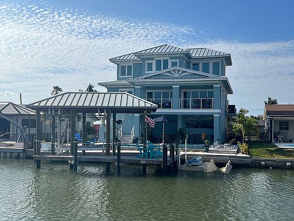 3rd image of 270 Ibis St