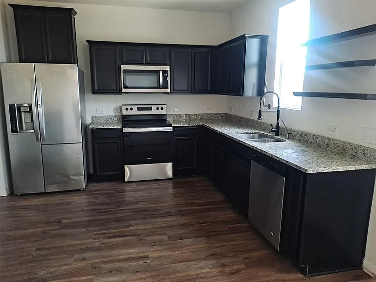 225 Rainey Dr — Photo 5