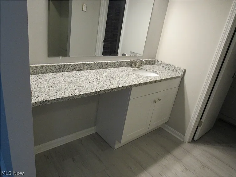 7155 Auburn Rd — Photo 22