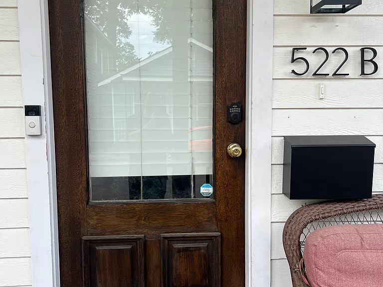 522 E 31st St #B — Photo 2