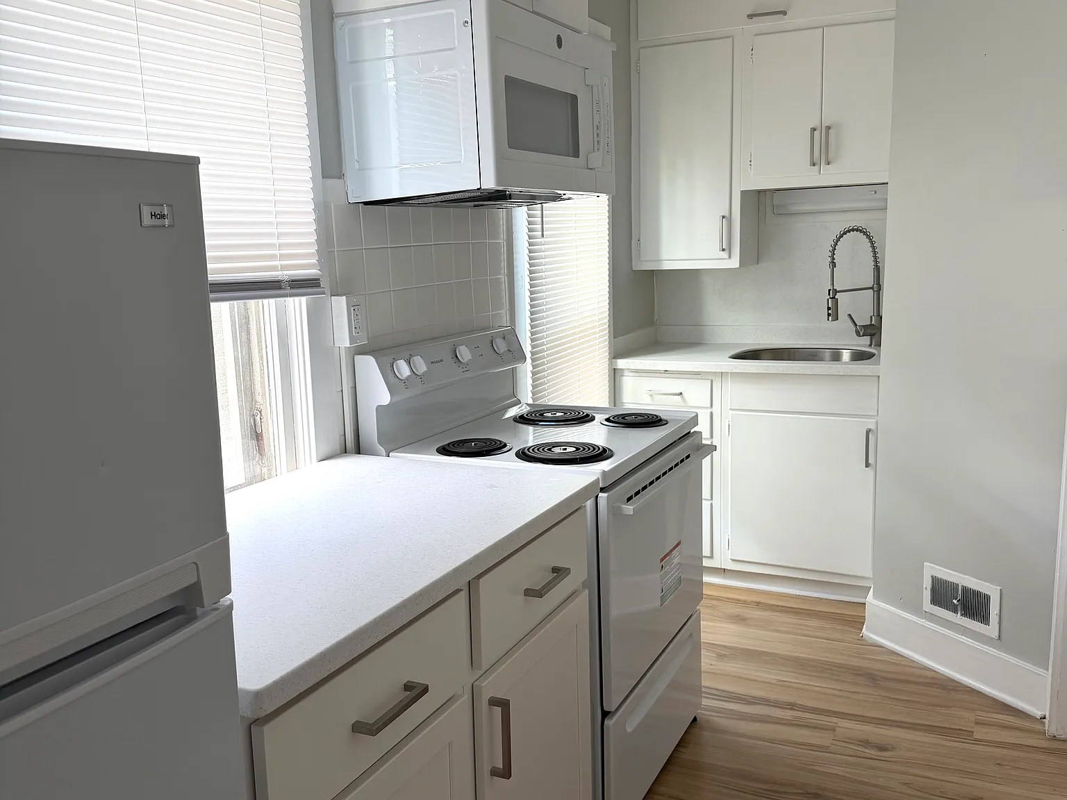 1 bed, $1,050 — Photo 4