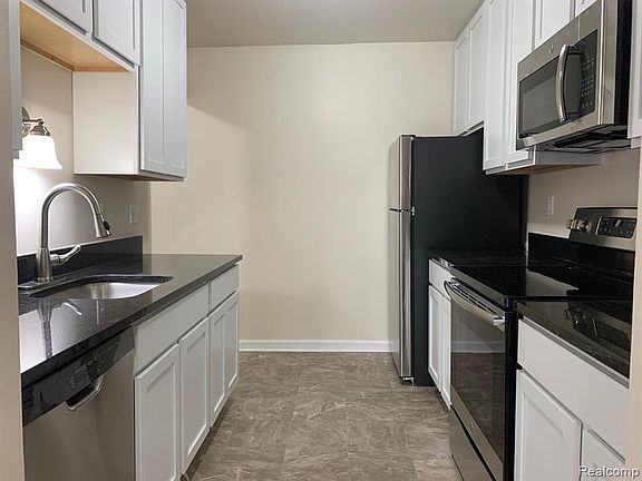 4th image of 925 W Laprairie St #213