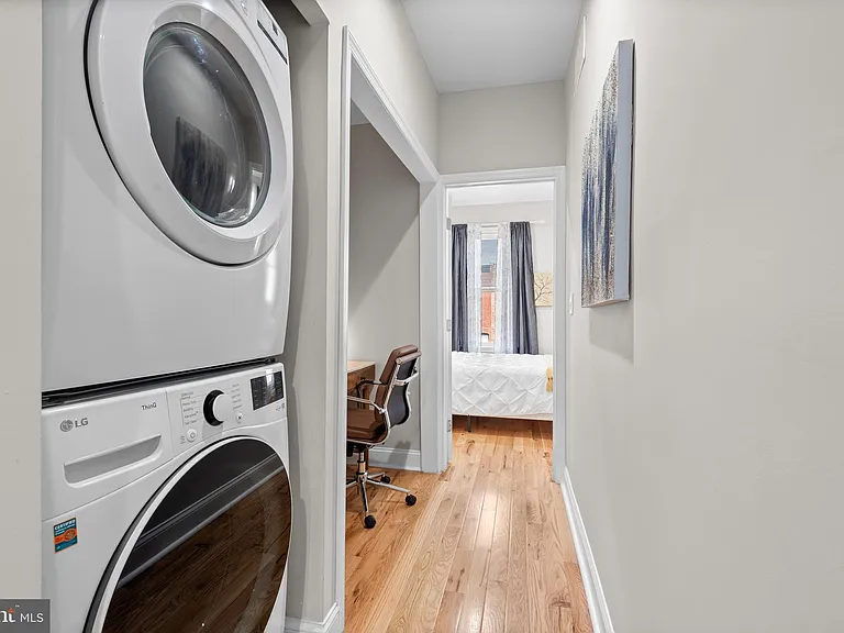 2219 E Chase St — Photo 30