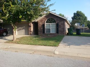 811 E Audrey Ln, Rogers, AR 72758