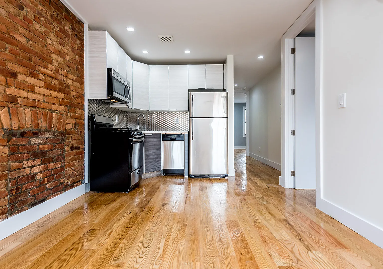 129 Ryerson Street — Photo 4