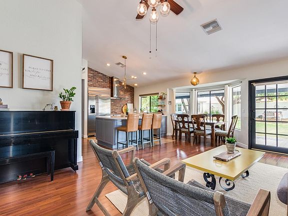 Family room + Kitchen