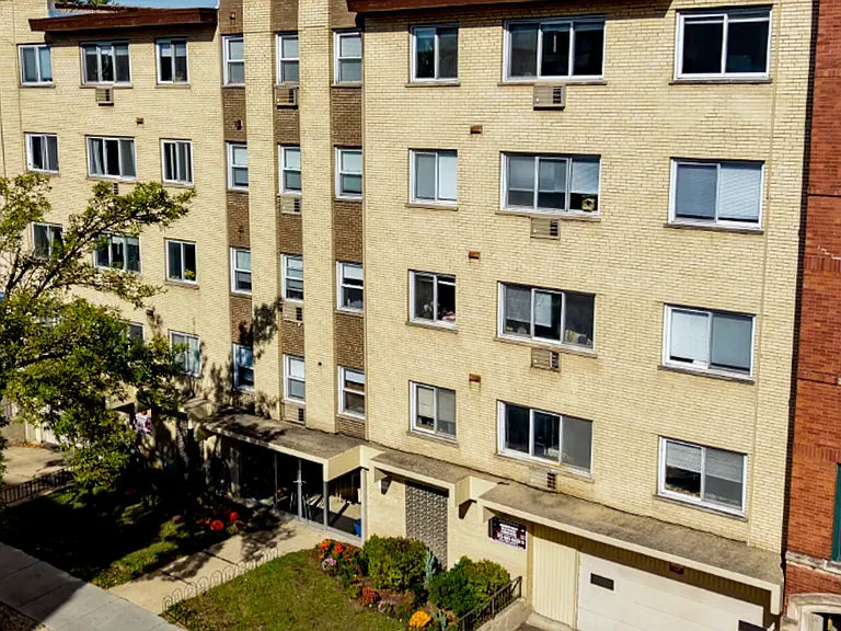 525 W Aldine Ave #304 — Photo 9