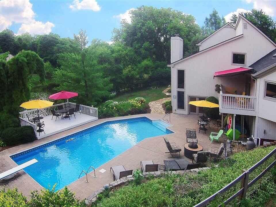 1st image of 901 Squire Hill Ct