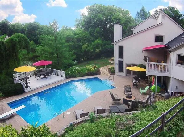 901 Squire Hill Ct, Crescent Springs, KY 41017