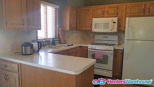 4th image of 3316 Sunset Lake Dr