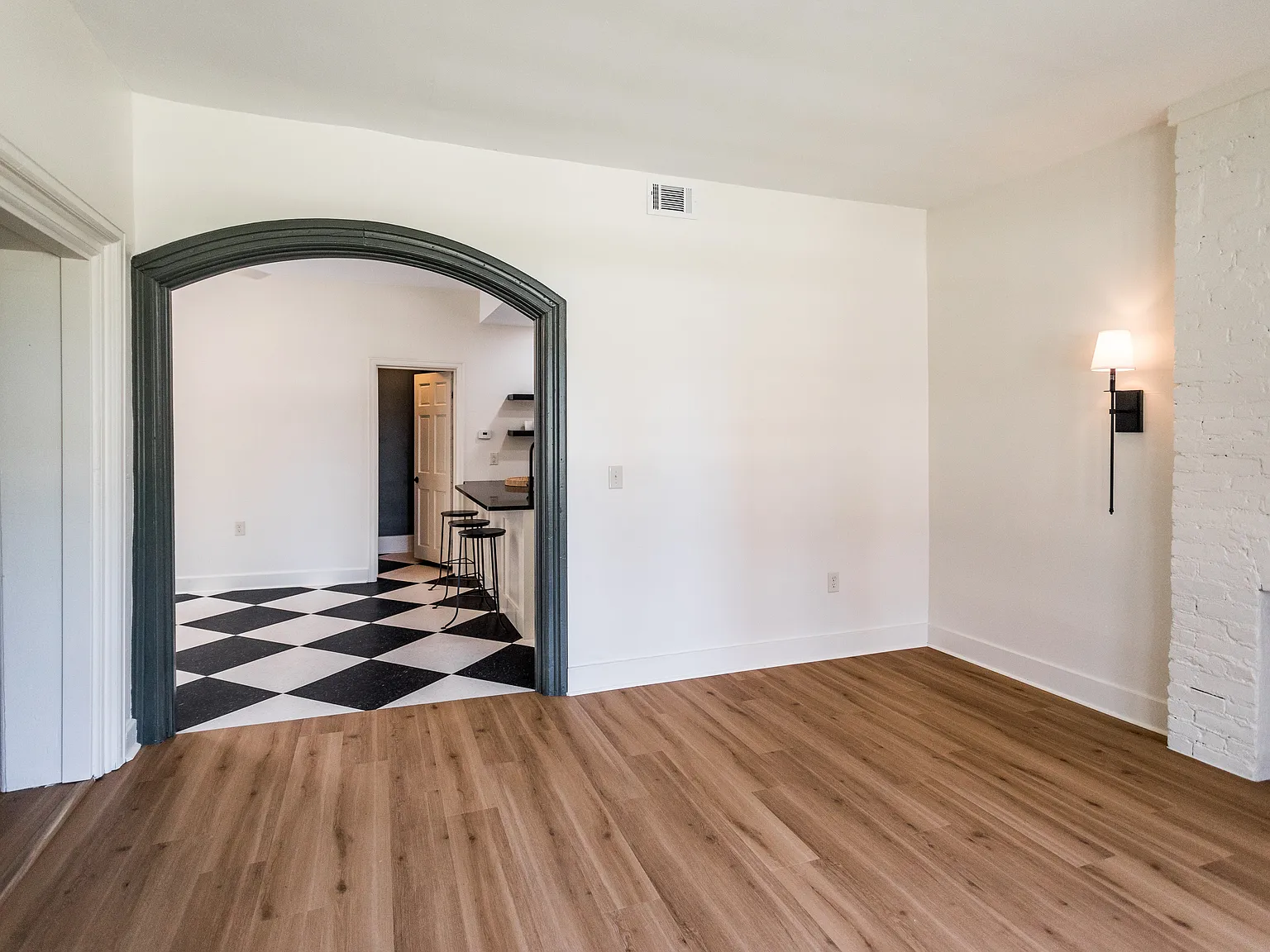2 bed, 1.5 bath, 1294 sqft, $2,200 — Photo 4