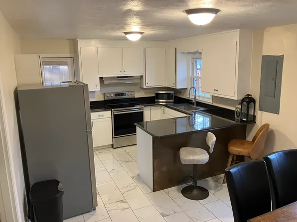 1516 Acacia Dr, Fayetteville, NC 28314