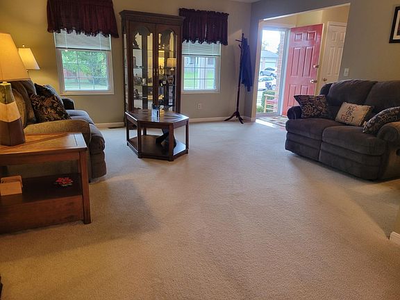 4th image of 8659 Sarah Bend Dr