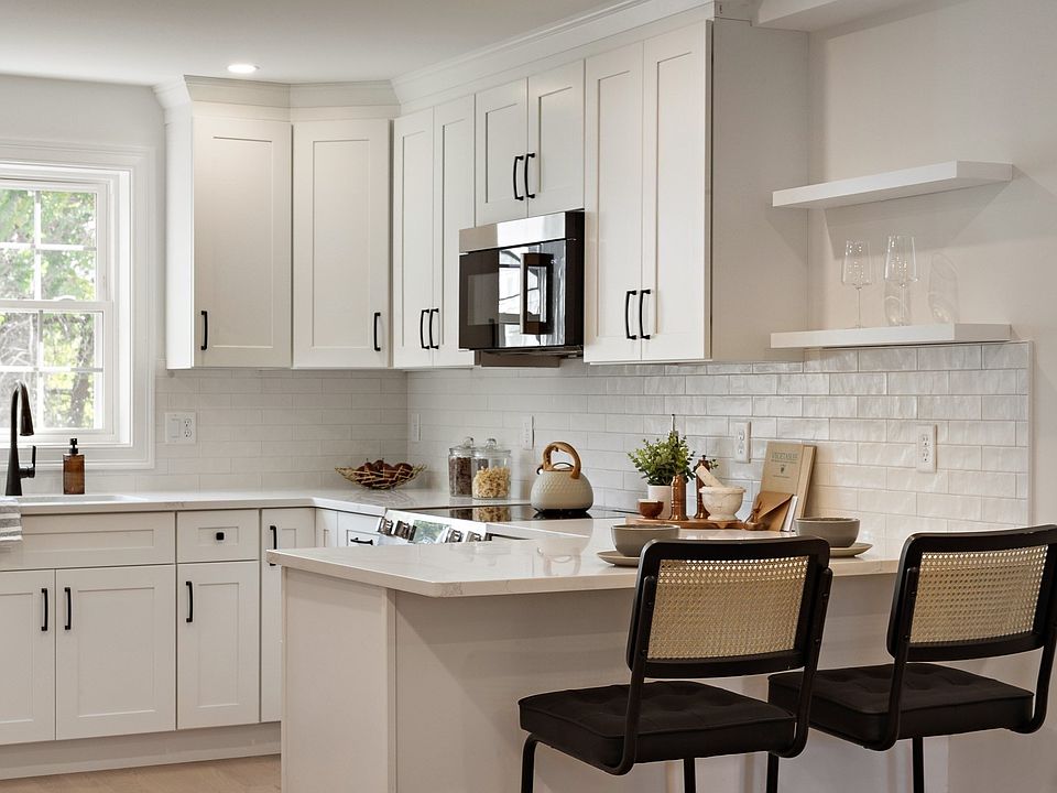 1st image of 19 Paris St #4