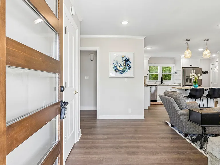 715 Lynn St — Photo 4