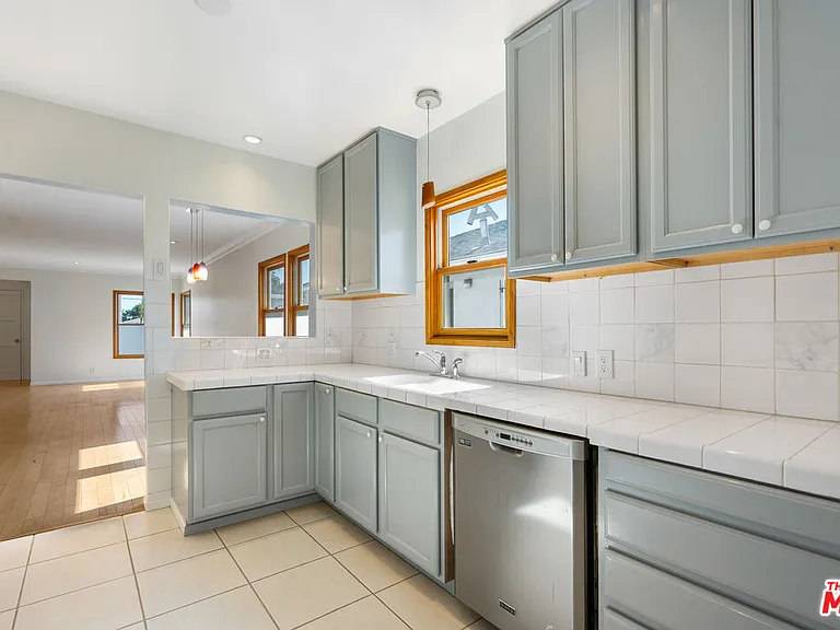 2631 Thurman Ave — Photo 10