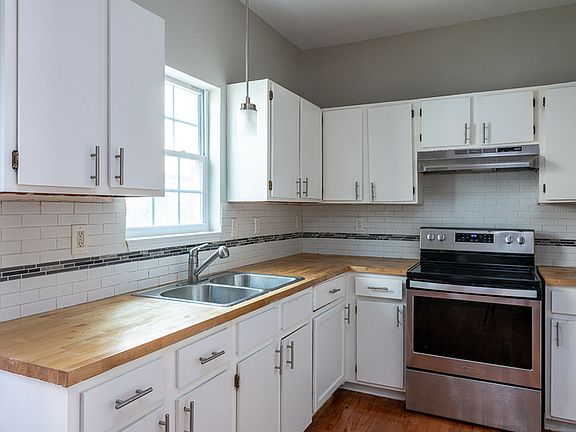 5th image of 165 Anderson Ave NW #B