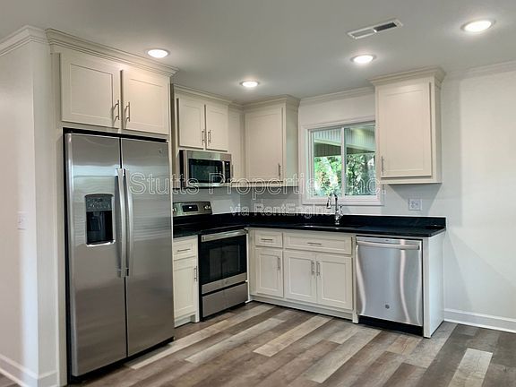 3rd image of 711 Hill Ave